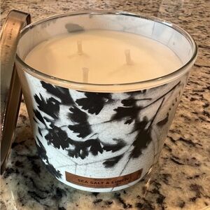 Bath & Body Works: 14.5 oz 3-Wick Candle: Sea Salt & Linen